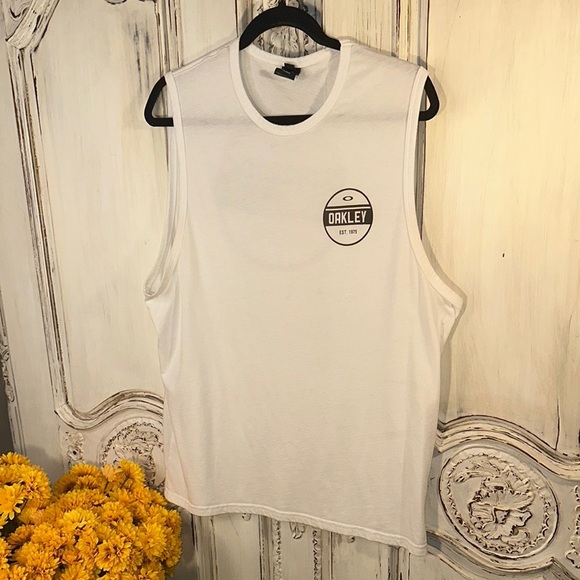 Men’s Oakley White Sleeveless High neck Tank Top - Picture 1 of 5